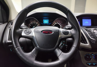 Подержанный автомобиль Ford Focus Hatchback 2011 года (13 фото)