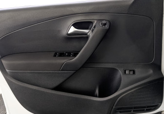 Подержанный автомобиль Volkswagen Polo Sedan 2016 года (19 фото)