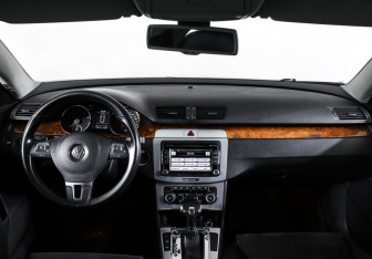 Подержанный автомобиль Volkswagen Passat Wagon 2010 года (17 фото)