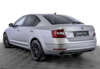 Подержанный автомобиль Skoda Octavia Liftback 2017 года (7 фото)