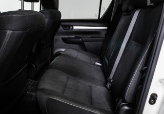 Подержанный автомобиль Toyota Hilux 2021 года (13 фото)