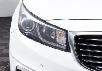 Подержанный автомобиль Kia Carnival 2017 года (7 фото)