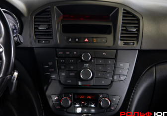 Подержанный автомобиль Opel Insignia Liftback 2010 года (12 фото)