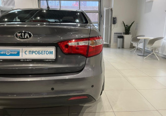 Подержанный автомобиль Kia Rio Sedan 2015 года (9 фото)