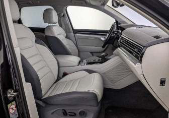 Подержанный автомобиль Volkswagen Touareg 2018 года (24 фото)