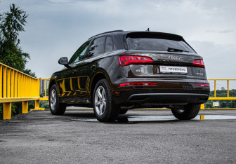 Подержанный автомобиль Audi Q5 2018 года (7 фото)