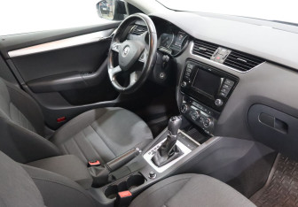 Подержанный автомобиль Skoda Octavia Liftback 2013 года (10 фото)