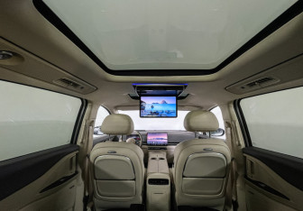 Подержанный автомобиль Voyah Dream 2025 года (21 фото)