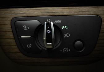 Подержанный автомобиль Audi Q7 2016 года (15 фото)