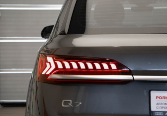 Подержанный автомобиль Audi Q7 2020 года (40 фото)