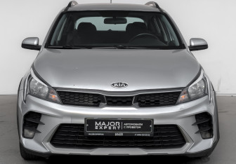 Подержанный автомобиль Kia Rio Hatchback 2021 года (2 фото)