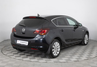 Подержанный автомобиль Opel Astra Hatchback 2010 года (5 фото)