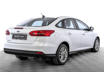 Подержанный автомобиль Ford Focus Sedan 2017 года (5 фото)