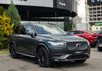Подержанный автомобиль Volvo XC90 2021 года (2 фото)
