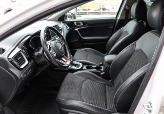 Подержанный автомобиль Kia Ceed Hatchback 2018 года (15 фото)
