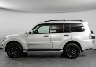 Подержанный автомобиль Mitsubishi Pajero 2020 года (8 фото)