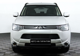 Подержанный автомобиль Mitsubishi Outlander 2013 года (2 фото)