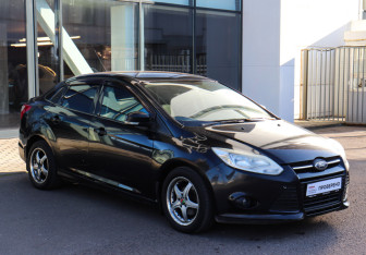 Подержанный автомобиль Ford Focus Sedan 2011 года (3 фото)