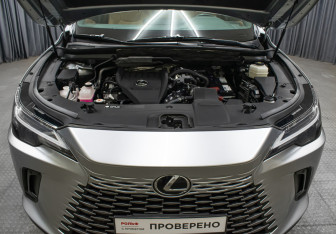 Подержанный автомобиль Lexus RX 2022 года (9 фото)