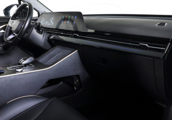 Подержанный автомобиль Omoda C5 2023 года (10 фото)