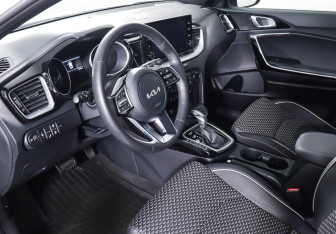 Подержанный автомобиль Kia Ceed Wagon 2022 года (13 фото)