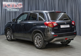 Подержанный автомобиль Suzuki Vitara 2016 года (7 фото)