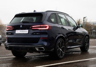 Подержанный автомобиль BMW X5 2021 года (5 фото)