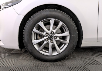 Подержанный автомобиль Mazda 3 Sedan 2019 года (18 фото)