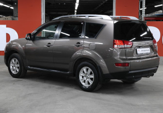 Подержанный автомобиль Citroen C-Crosser 2012 года (7 фото)