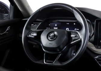 Подержанный автомобиль Skoda Octavia Liftback 2021 года (15 фото)