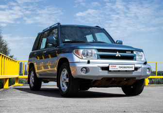 Подержанный автомобиль Mitsubishi Pajero Pinin 2004 года (3 фото)