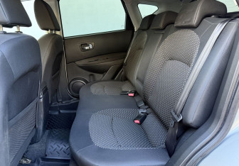 Подержанный автомобиль Nissan Qashqai 2009 года (11 фото)