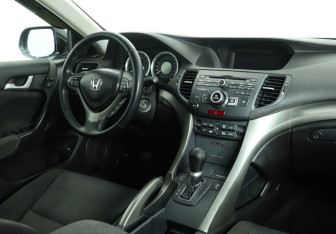 Подержанный автомобиль Honda Accord Sedan 2008 года (17 фото)