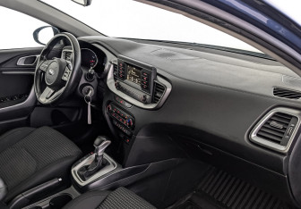 Подержанный автомобиль Kia Ceed Wagon 2020 года (13 фото)