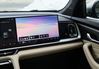 Подержанный автомобиль Geely Monjaro 2025 года (14 фото)