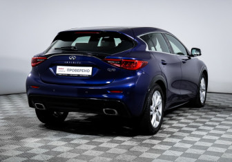 Подержанный автомобиль Infiniti Q30 2017 года (5 фото)