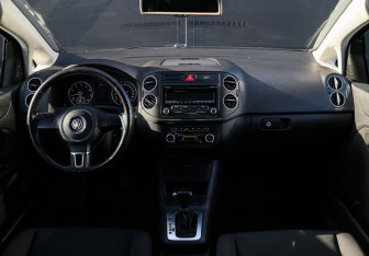 Подержанный автомобиль Volkswagen Golf Plus 2010 года (9 фото)