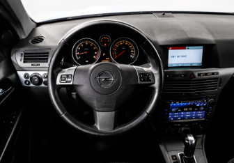Подержанный автомобиль Opel Astra Hatchback 2006 года (14 фото)