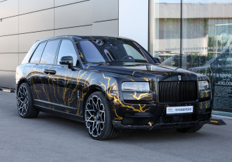 Подержанный автомобиль Rolls-Royce Cullinan 2019 года (3 фото)