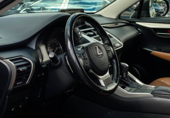 Подержанный автомобиль Lexus NX 2018 года (13 фото)