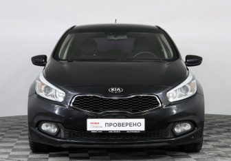 Подержанный автомобиль Kia Ceed Hatchback 2012 года (2 фото)