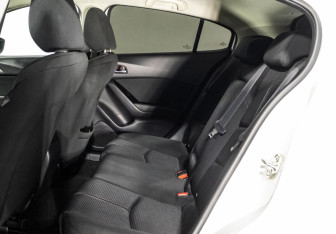 Подержанный автомобиль Mazda 3 Hatchback 2018 года (12 фото)
