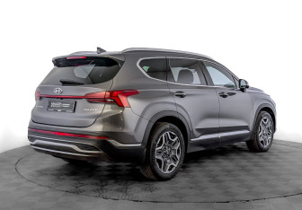 Подержанный автомобиль Hyundai Santa Fe 2022 года (5 фото)