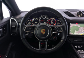 Подержанный автомобиль Porsche Cayenne 2019 года (22 фото)