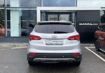 Подержанный автомобиль Hyundai Santa Fe 2013 года (6 фото)