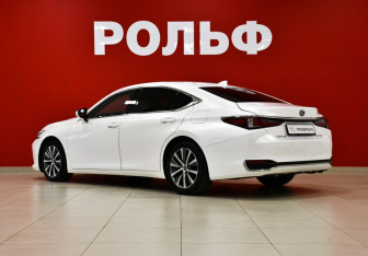Подержанный автомобиль Lexus ES 2018 года (7 фото)