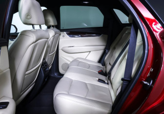 Подержанный автомобиль Cadillac XT5 2017 года (11 фото)