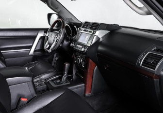 Подержанный автомобиль Toyota Land Cruiser Prado 2014 года (11 фото)