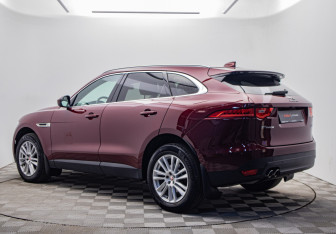Подержанный автомобиль Jaguar F-Pace 2017 года (3 фото)