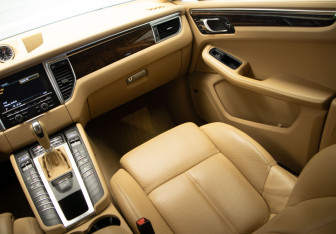 Подержанный автомобиль Porsche Macan 2014 года (22 фото)